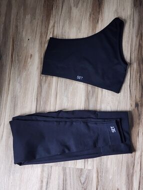 SET Active One-Shoulder Black Sports Bra Top And Cropped Leggings